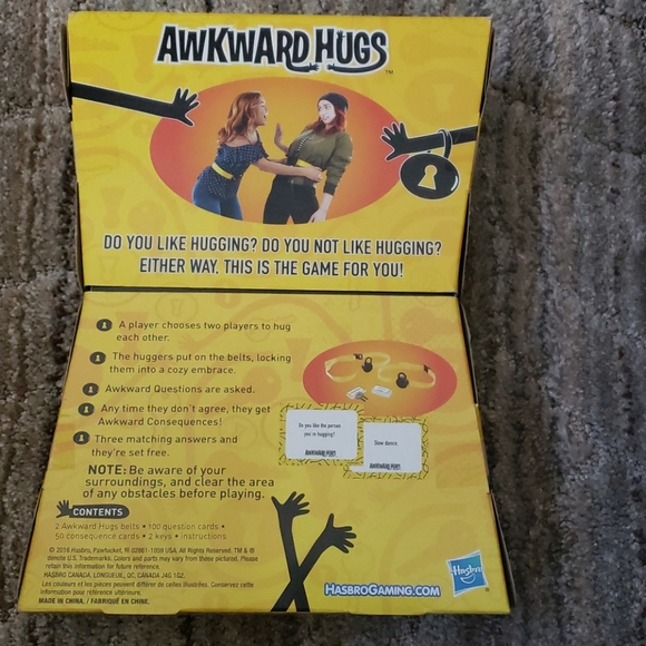 AWKWARD HUGS GAME Hasbro gaming - Picture 2 of 3